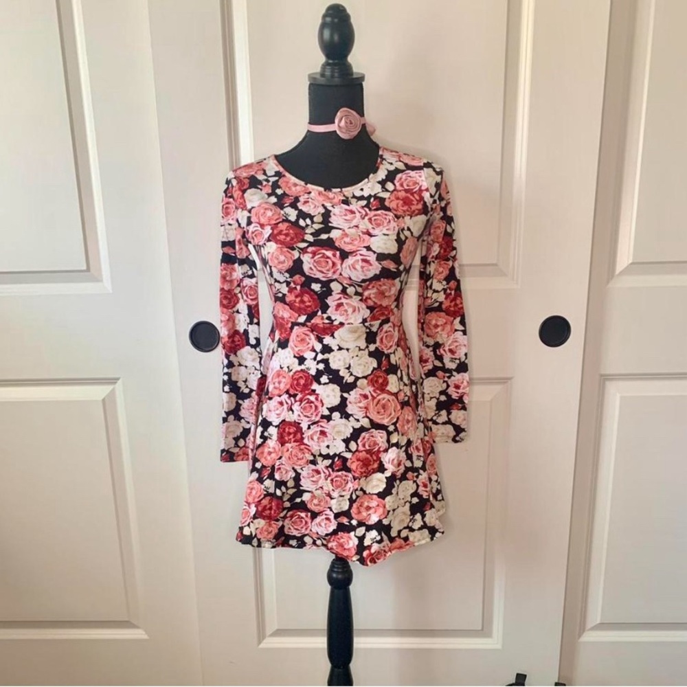 Blush Rose Mini Dress 🤍🩷